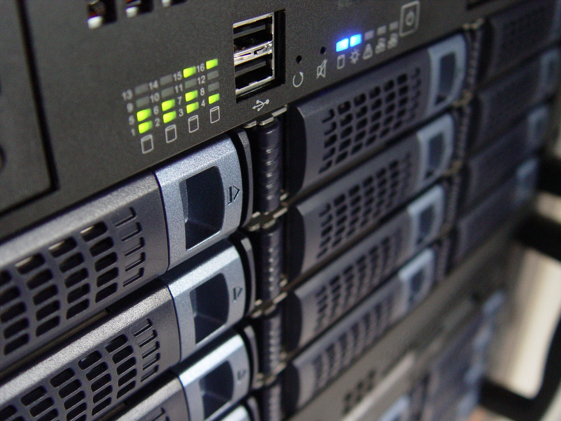 Gdzie umieścić stronę ? Hosting wirtualny, VPS, hosting dedykowany? Porównanie.